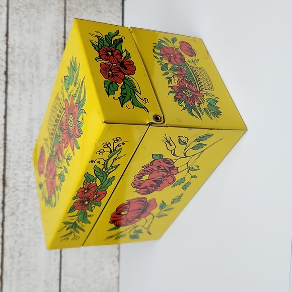 Vintage Syndicate MFG Recipe Box, Yellow, Red Flowers, 1960s - 1970s - Picture 4 of 10